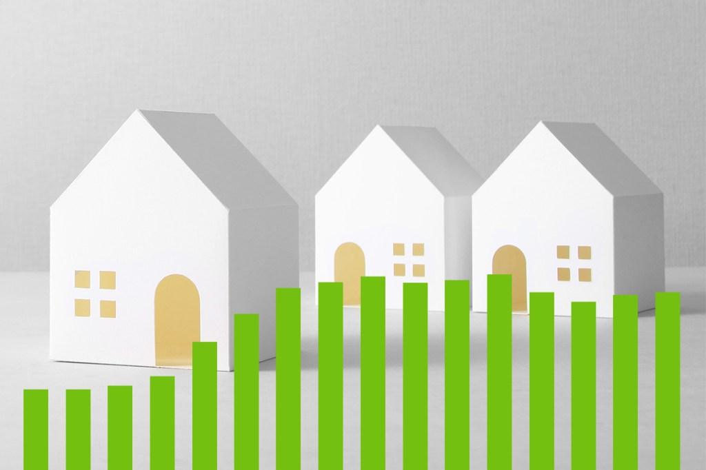 Animated image of houses with green bar graph representing rent growth in 2020